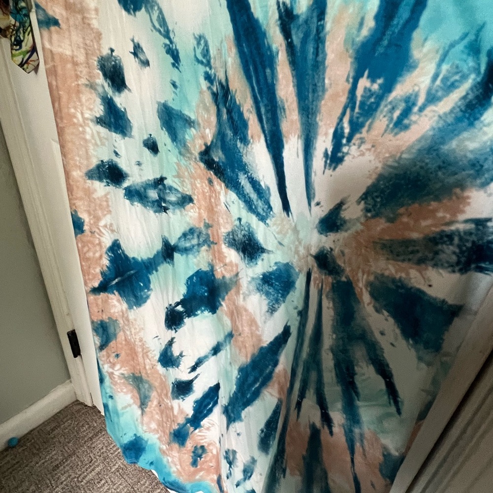 Cute tie dye dress with pockets. NWT - Picture 3 of 3